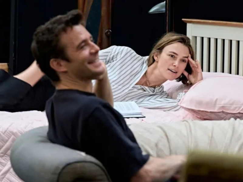 Premier aperçu des photos de la salle de répétition de Keira Knightley et Luke Thompson dans The Lives of Others