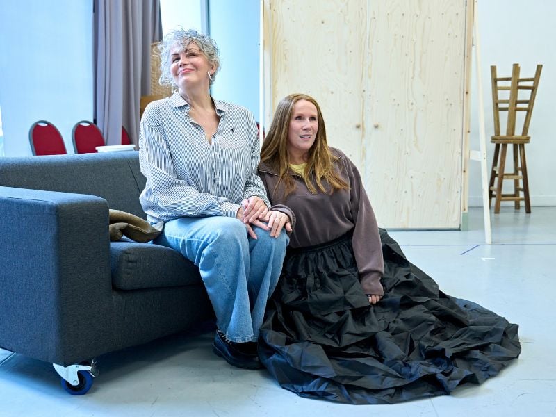 First Look - Catherine Tate in Rehearsals for Oh, Mary! 