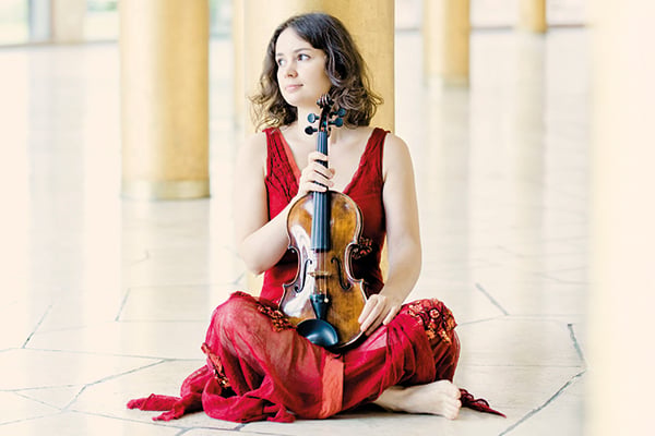 London Philharmonic Orchestra: Patricia Kopatchinskaja plays Shostakovich thumbnail