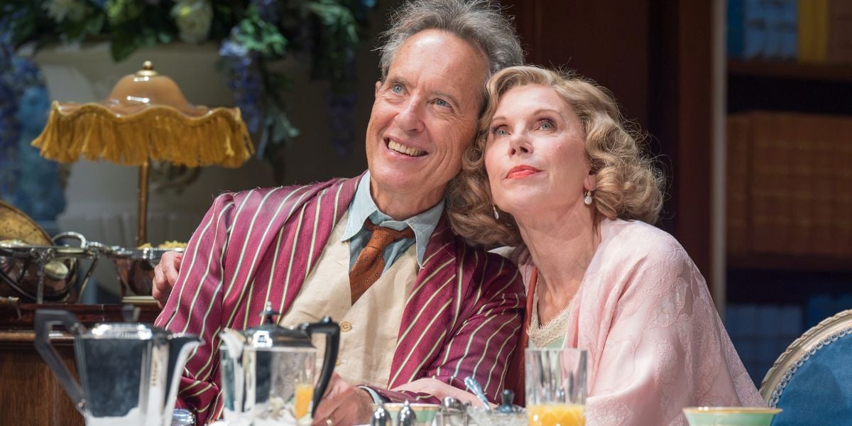 Hay Fever production image by Marc Brenner. 