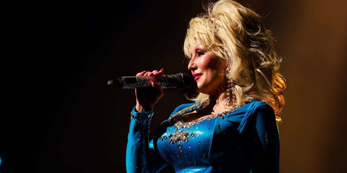 Kelly O'Brien as Dolly Parton in The Dolly Show