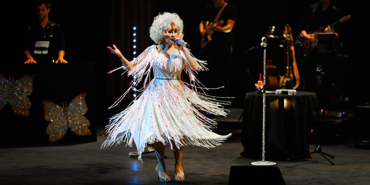Kelly O'Brien as Dolly Parton in The Dolly Show