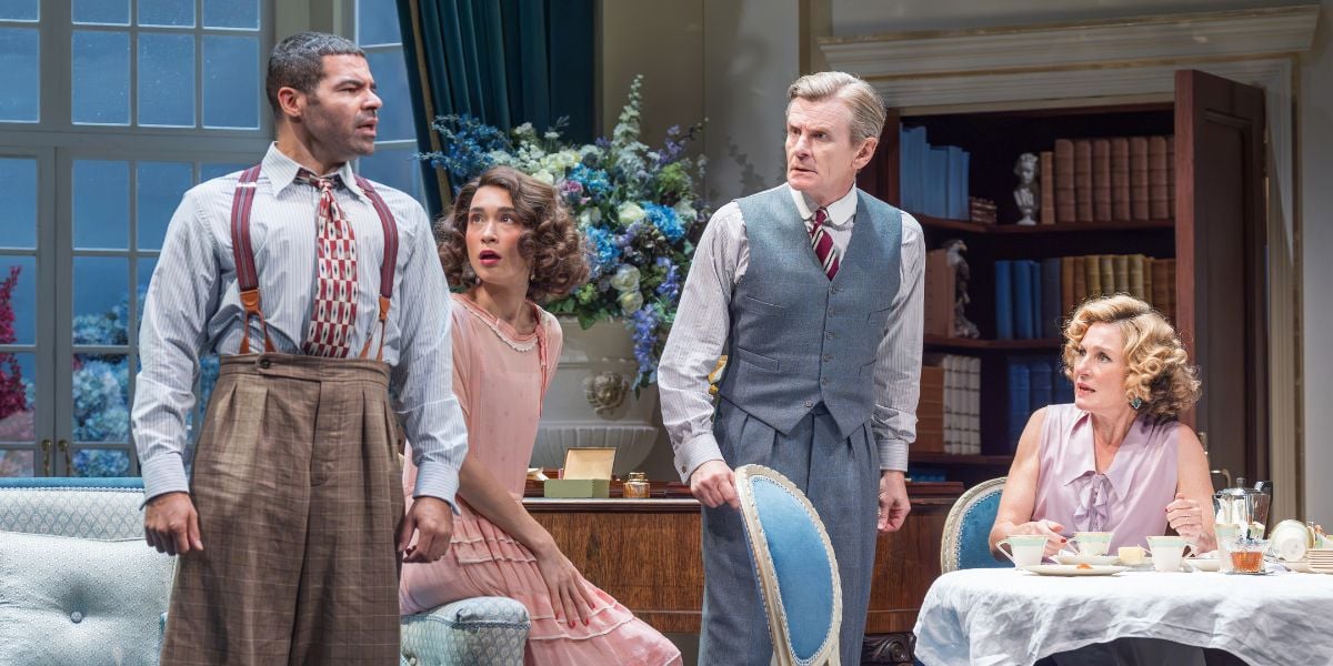Hay Fever production image by Marc Brenner. 