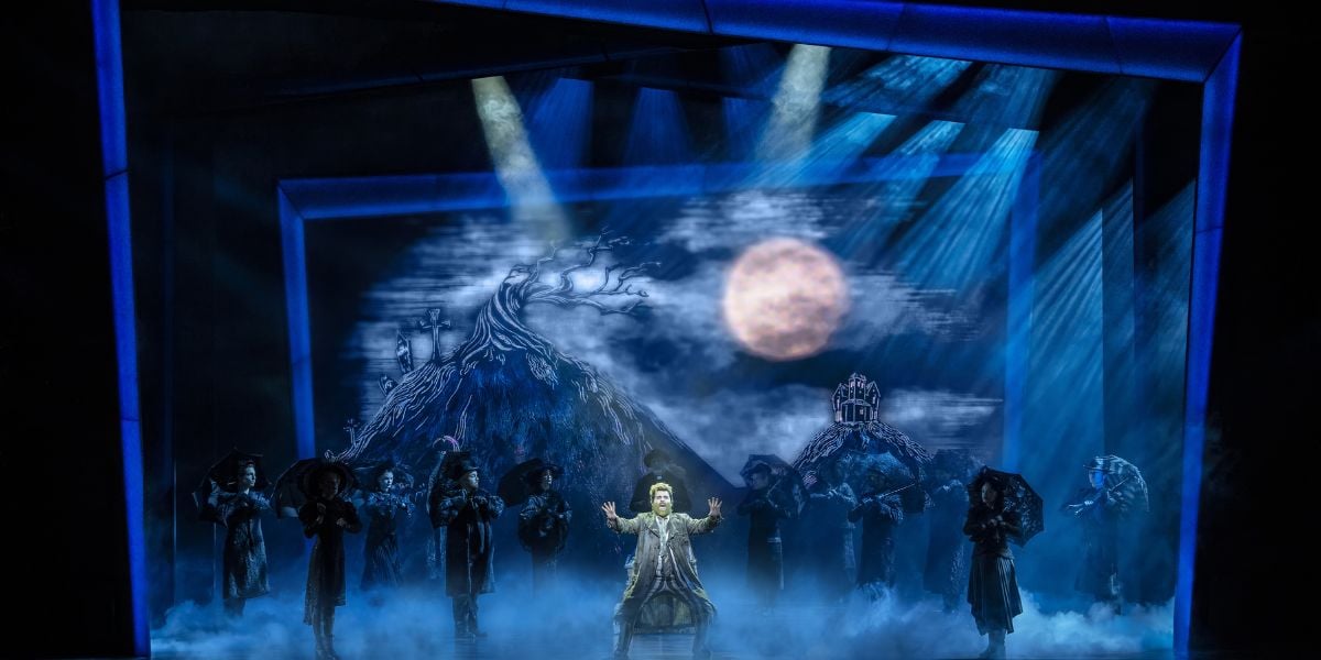 David Fynn as Beetlejuice with Beetlejuice Company © Johan Persson