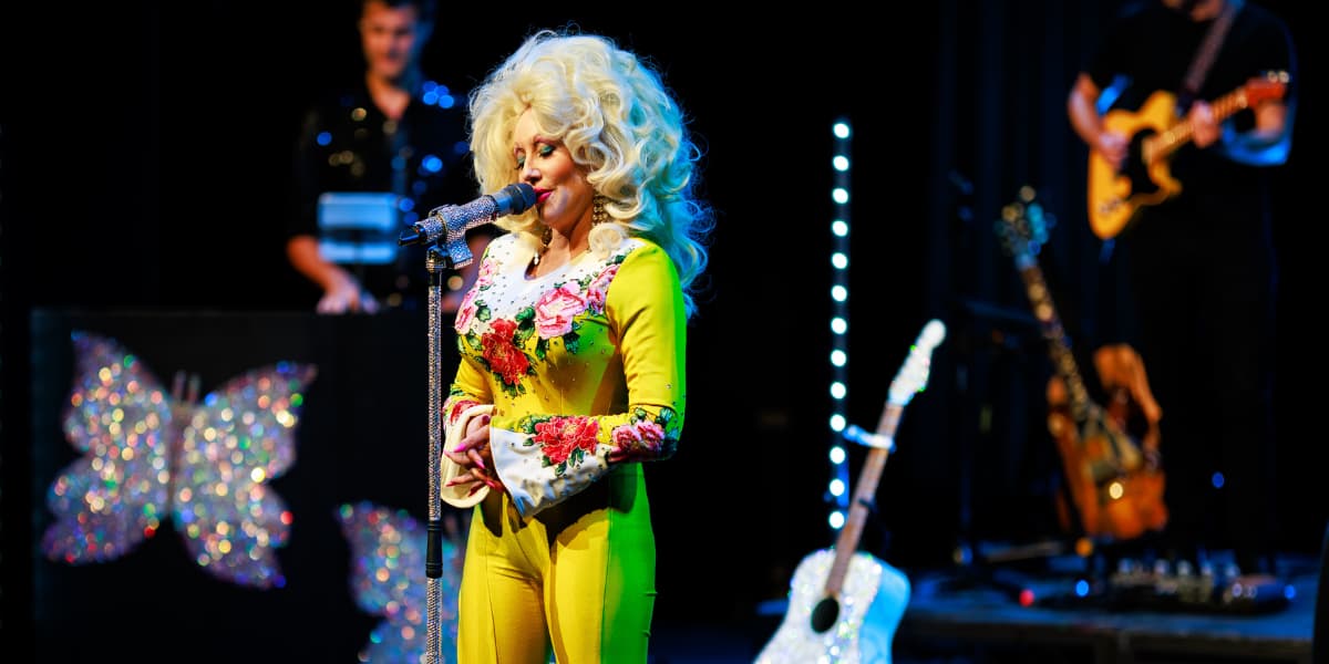 Kelly O'Brien as Dolly Parton in The Dolly Show