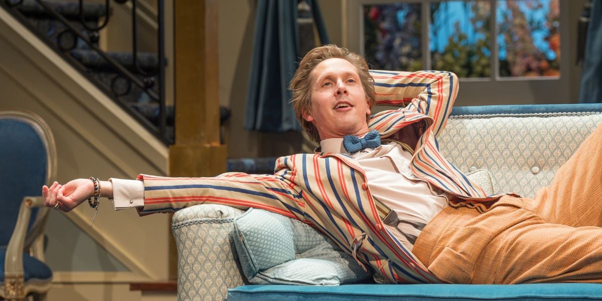 Hay Fever production image by Marc Brenner. 