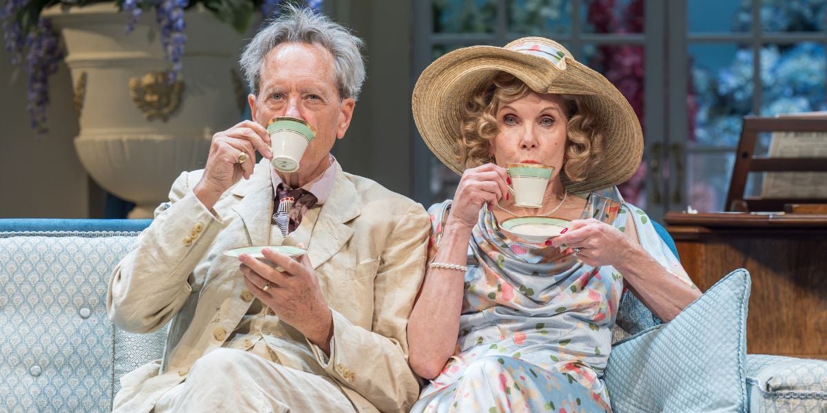 Hay Fever production image by Marc Brenner. 