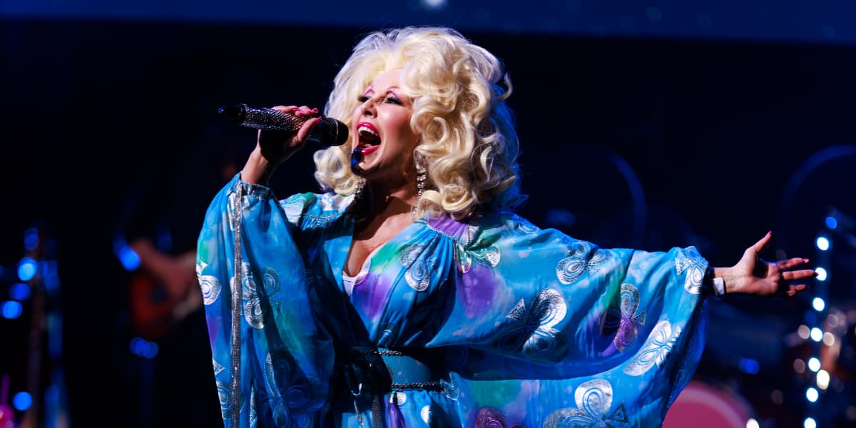 Kelly O'Brien as Dolly Parton in The Dolly Show