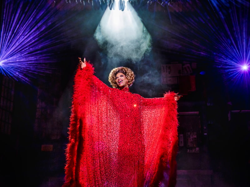 First Look: Johannes Radebe and Matt Cardle On Stage in Kinky Boots